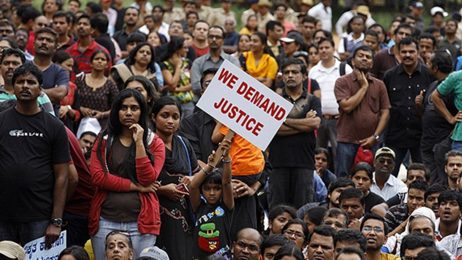 Un grupo de abogados linchó a 17 acusados de violar a una menor